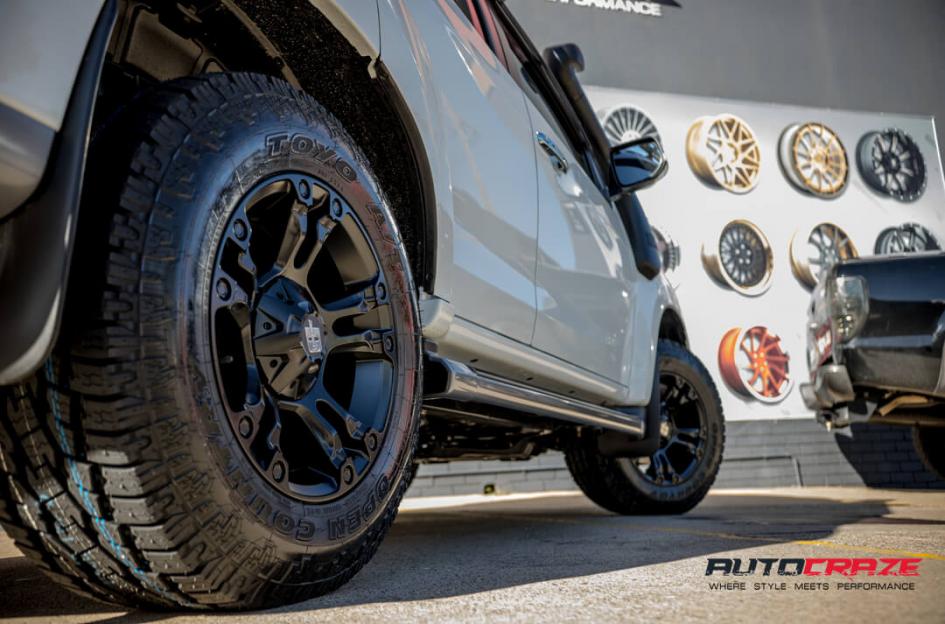 ISUZU DMAX VAPOR MATTE BLACK